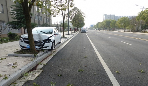 老婆给撞车老公顶包 发生交通事故找人顶包有哪些法律责任?