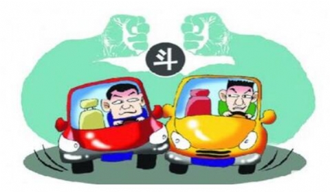 两车追逐竞驶导致乘客受伤 能否要求保险公司优先赔偿？