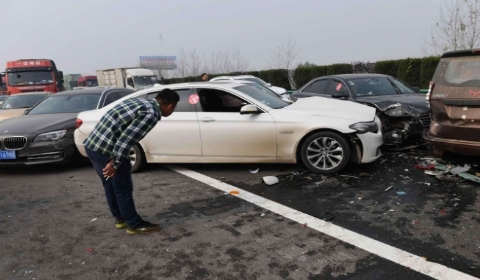 安徽高速多车追尾致5死4伤 高速追尾应该怎么处理?