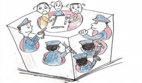 男子冒充警察抓赌博 强行收取他人现金 该判什么罪?