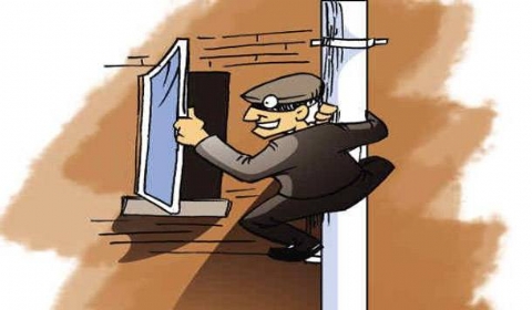 盗窃爆炸物后出卖的行为应如何定性？