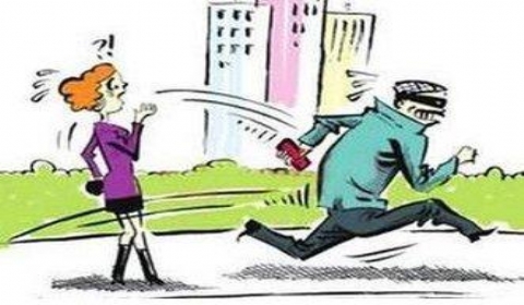 假借打电话趁机逃跑构成抢夺罪还是诈骗罪？